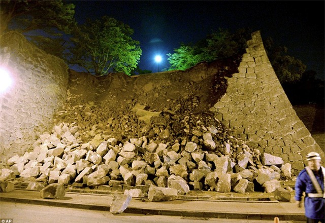 Đài NHK cho biết, tính đến thời điểm hiện tại đã có ít nhất 9 người thiệt mạng, khoảng 920 người bị thương. (Ảnh: AP)