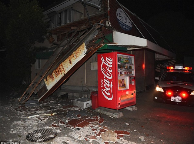 Được biết, toàn bộ dịch vụ tàu điện ngầm trong khu vực đã tạm ngừng, trong khi một nguồn tin chưa xác nhận cho biết một đoàn tàu không chở theo hành khách nào đã trật đường ray. (Ảnh: Getty)