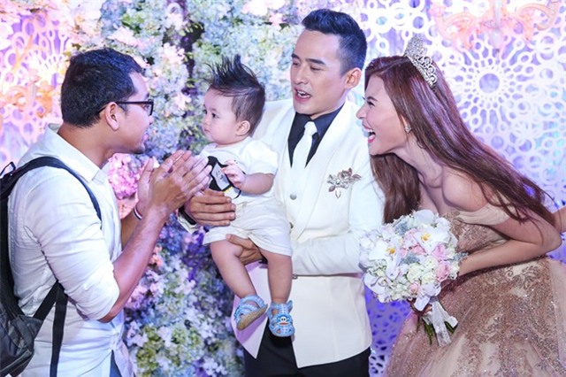 Chu re Luong The Thanh coi ao, quay cung khach moi  hinh anh 2