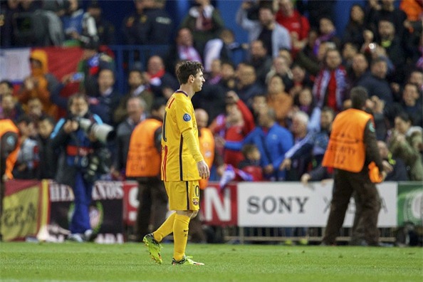 Messi lười nhác đứng gãi mông ở trận thua bạc nhược của Barcelona - Ảnh 4.