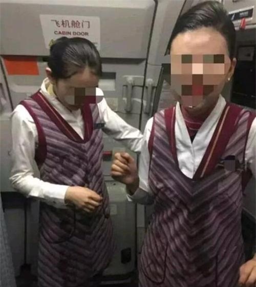 Hai tiếp viên nữ choáng váng khi bị Shen hất nước ướt sũng. (Ảnh 163)