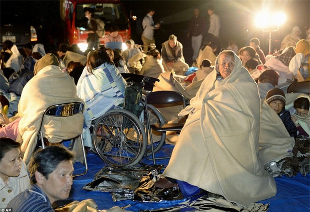 Chùm ảnh: Người dân Nhật Bản thẫn thờ sau trận động đất khiến gần 1.000 người thương vong - Ảnh 11.