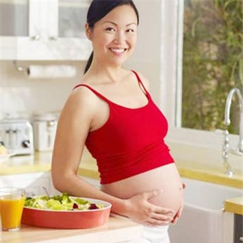 Bởi vậy khi có thai không được ăn nhiều rau răm. Những người máu nóng, ốm gầy và phụ nữ khi đang hành kinh cũng không được dùng rau răm.