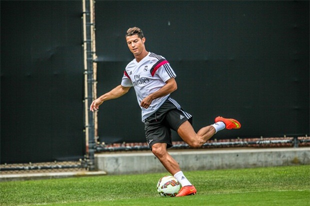 So sánh vui: Sự giống nhau giữa Công Vinh và Ronaldo