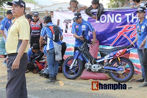 Đua xe nữ: Liên tiếp va chạm, người vào viện người mất ngôi - 4