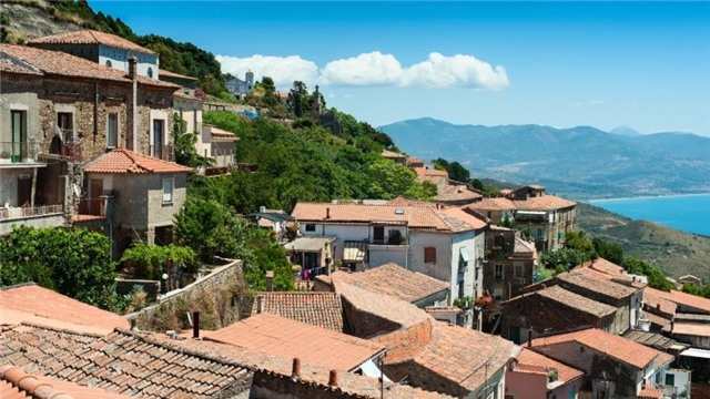 ky la ngoi lang song tho nhat nuoc y hinh anh 2