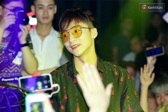 Sơn Tùng ơi, hãy cẩn trọng với son phấn! - Ảnh 1.