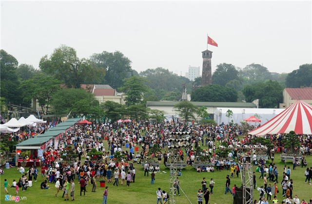 Vuon bach thu Ha Noi dip le gio To dong nghet hinh anh 11