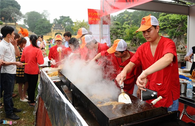 Vuon bach thu Ha Noi dip le gio To dong nghet hinh anh 13