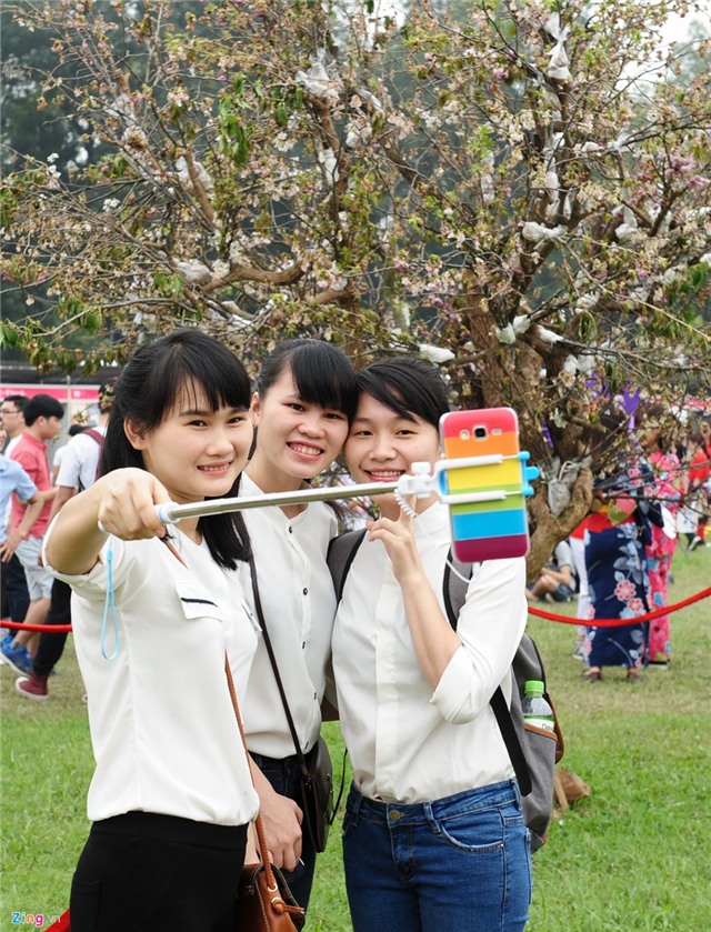 Vuon bach thu Ha Noi dip le gio To dong nghet hinh anh 14