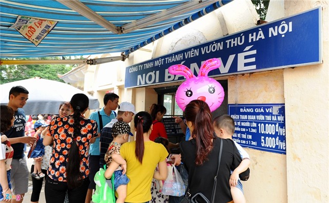 Vuon bach thu Ha Noi dip le gio To dong nghet hinh anh 2