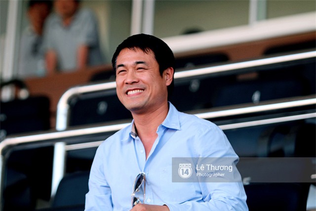 Văn Quyết và em gái vợ gây chú ý trên sân Thống Nhất - Ảnh 5.