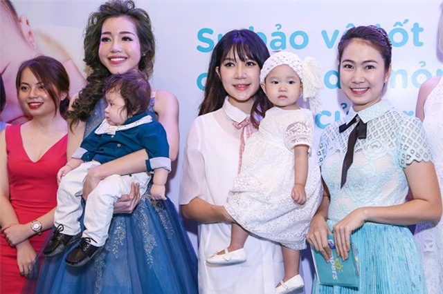 Vo Ly Hai che bung bau khi di su kien hinh anh 9