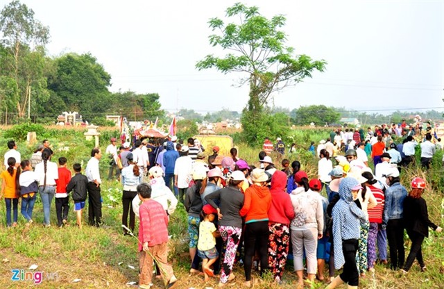 Nghin nguoi que ngheo tien dua 9 hoc sinh chet duoi  hinh anh 1