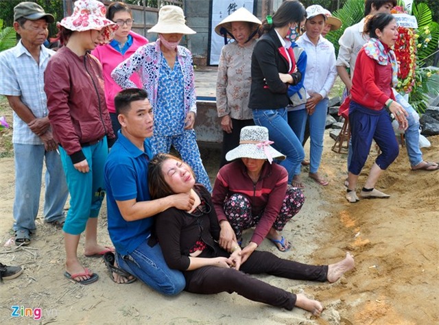 Nghin nguoi que ngheo tien dua 9 hoc sinh chet duoi  hinh anh 3