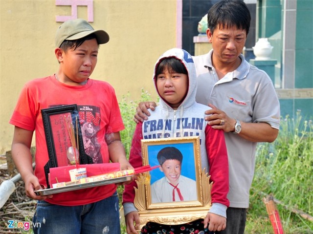 Nghin nguoi que ngheo tien dua 9 hoc sinh chet duoi  hinh anh 4