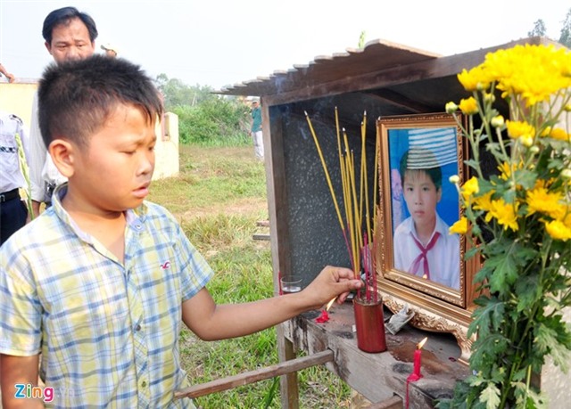 Nghin nguoi que ngheo tien dua 9 hoc sinh chet duoi  hinh anh 7