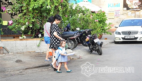 Bà xã Lý Hải lần đầu để lộ bụng bầu 5 tháng 8