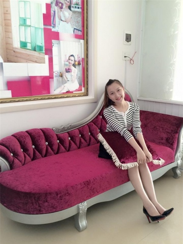 Cô giáo phố núi Hoài Thương ngoài đời rất trẻ trung, nhí nhảnh, dễ gần