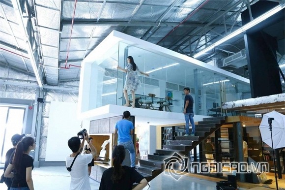 Hoa hậu Phạm Hương chụp ảnh  5