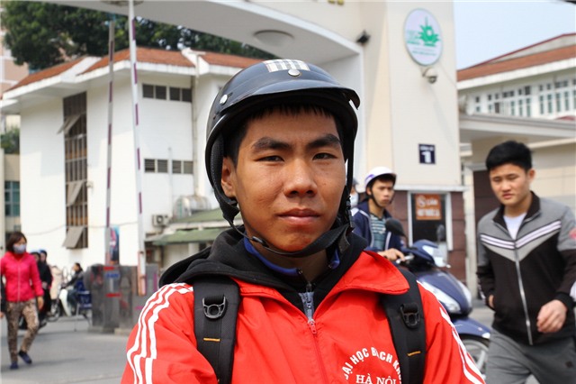 Phan Ngọc Quý- nam sinh nghèo chạy xe ôm giúp Lam chữa trọng bệnh