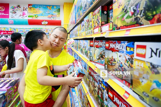 Theo tâm sự của diễn viên Hải Anh thì bé Híp có rất nhiều đồ chơi nhưng mà cũng rất mau chán. Từ nhỏ đến giờ chưa bao giờ bé đòi bố mẹ mua cái gì cả. Vì hình như cháu chưa muốn thì bố mẹ đã đáp ứng trước cho cháu rồi.