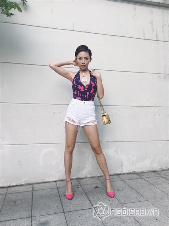 Tóc Tiên bị chê 'chân ghẻ' và hoa gấm 1