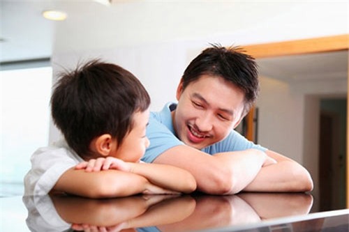 cach xu li kip thoi khi thay tre noi doi tranh lam hu con - 1