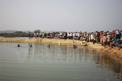 vu 9 hoc sinh chet duoi: nen dua boi loi vao nha truong - 1