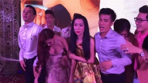 thuy-diem-suyt-tut-vay-blogtamsuvn6