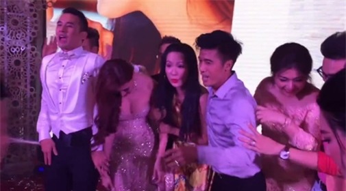 thuy-diem-suyt-tut-vay-blogtamsuvn7