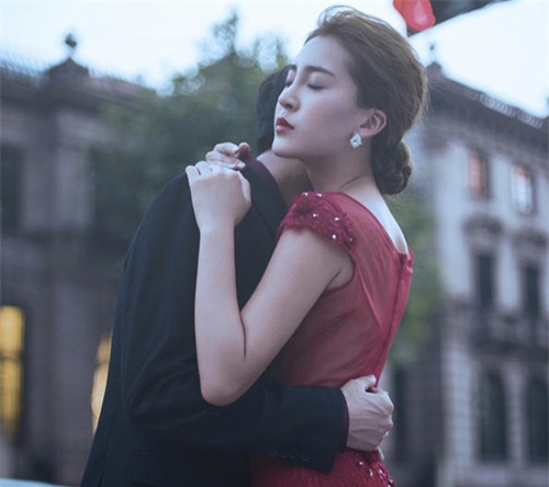 chong sap cuoi dat gai ve tan nha khi toi di cong tac - 1