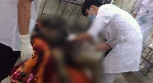 Hai vợ chồng bị bỏng trong ngôi nhà cháy đen: Người vợ đã tử vong
