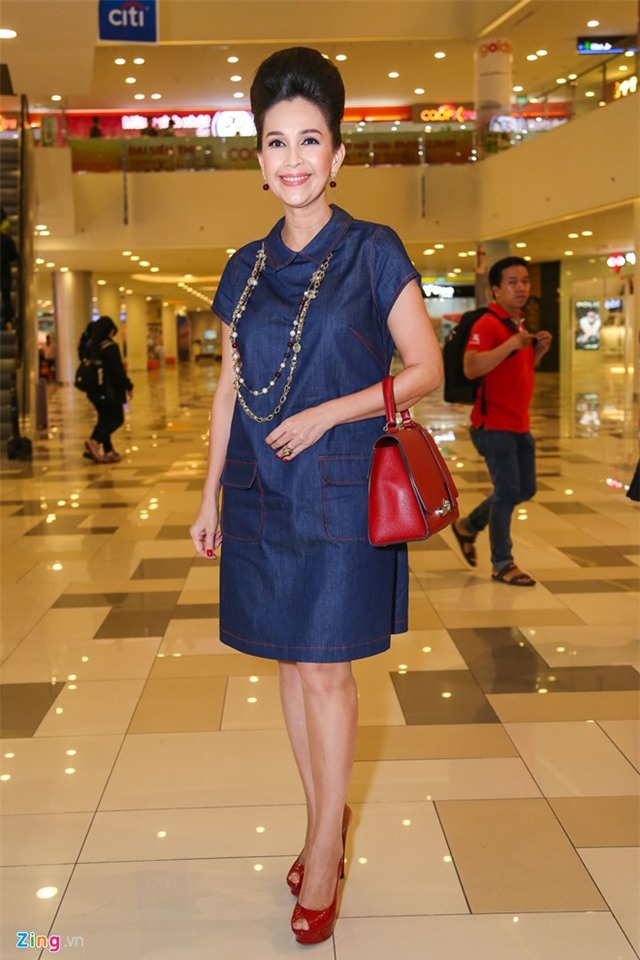 Hoang Thuy Linh dep doi ben Vinh Thuy du ra mat 'Truy sat' hinh anh 16