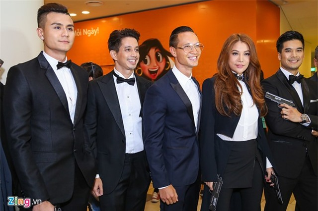 Hoang Thuy Linh dep doi ben Vinh Thuy du ra mat 'Truy sat' hinh anh 3