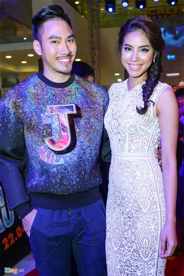 Hoang Thuy Linh dep doi ben Vinh Thuy du ra mat 'Truy sat' hinh anh 5