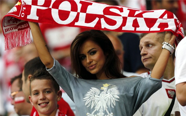 Natalia Siwiec, Larissa Riquelme của Ba Lan, Euro 2016, siêu mẫu, chân dài, người đẹp, WAGs