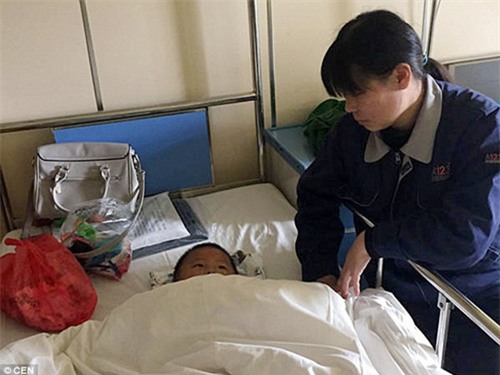 be trai 3 tuoi song sot ky dieu sau khi roi tu tang 15 - 1