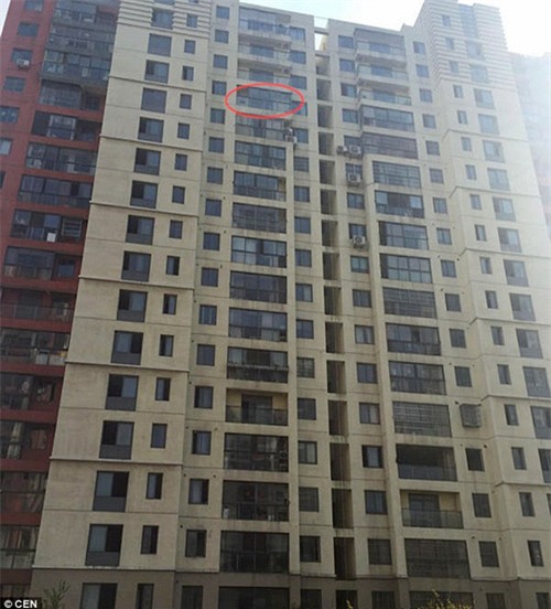 be trai 3 tuoi song sot ky dieu sau khi roi tu tang 15 - 2