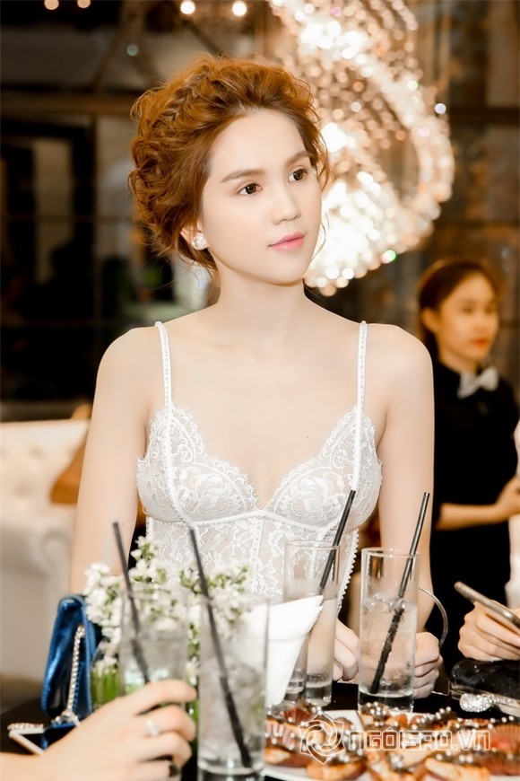 Ngọc Trinh diện style nữ hoàng 0