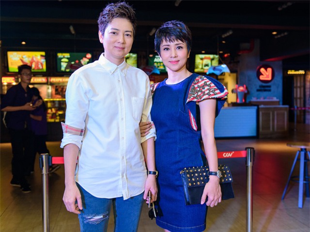 Thúy Hiền và chị gái Thúy Vinh.