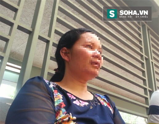 Bà T. đau xót kể lại câu chuyện với phóng viên.