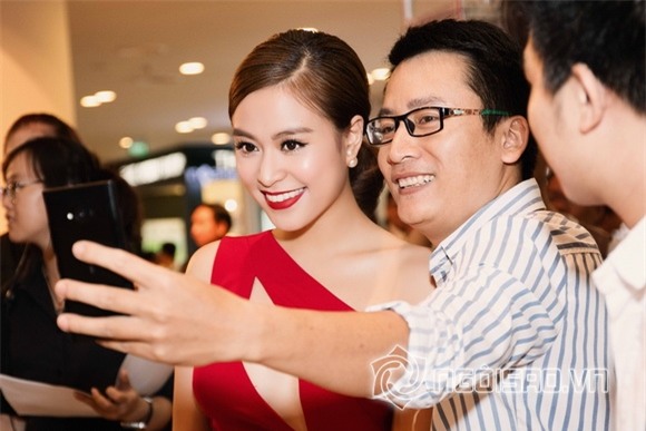 Hoàng Thùy Linh đi ủng hộ Vĩnh Thụy 2