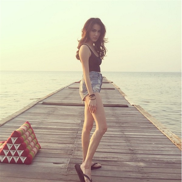 Mới đầu hè, người đẹp Việt đã