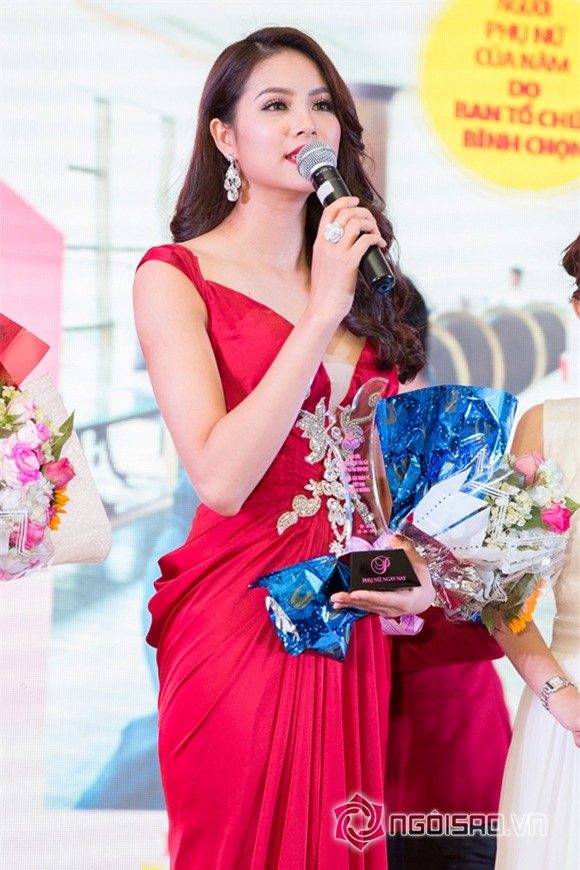 Hoa hậu Phạm Hương được vinh danh Người phụ nữ của năm 6