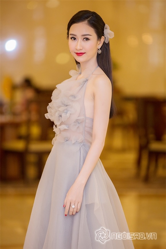 Hoa hậu Phạm Hương được vinh danh Người phụ nữ của năm 9