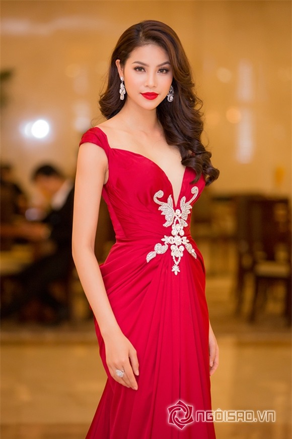 Hoa hậu Phạm Hương được vinh danh Người phụ nữ của năm 3