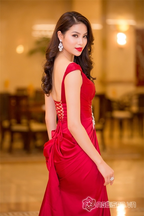Hoa hậu Phạm Hương được vinh danh Người phụ nữ của năm 4