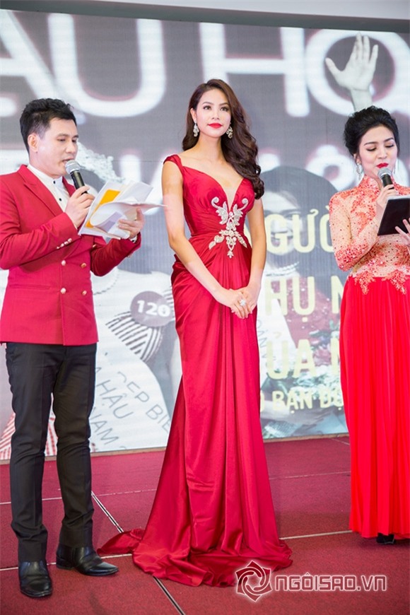 Hoa hậu Phạm Hương được vinh danh Người phụ nữ của năm 8