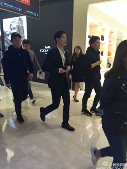 Fans 'dậy sóng' vì Song Joong Ki bỏ quê nhà, ham danh ở Trung Quốc 0